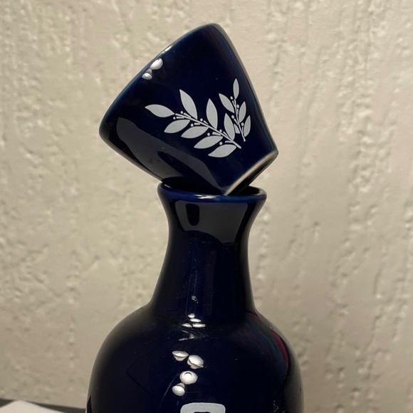 Japanese Sake Set for Two - Vintage Gekkeikan Dark Blue Ceramic - Picture 7 of 11